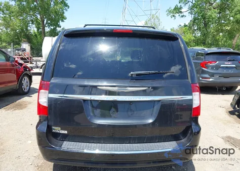 2013 Chrysler Town & Country Touring z USA, uszkodzony, nr VIN 2C4RC1BG2DR584962